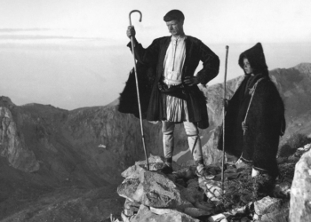 Έθιμα των τσοπάνιδων στην Αμφίκλεια για την καινούρια χρονιά  ΒΙΝΤΕΟ