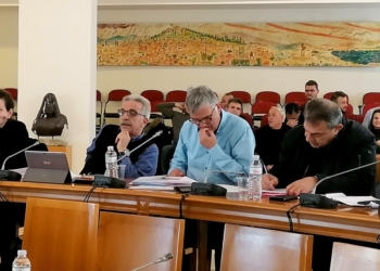 Ερώτηση στο περιφερειακό συμβούλιο για εστίαση και ΜΜ επιχειρήσεις