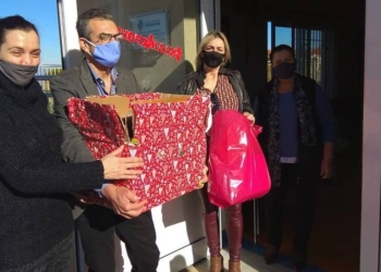 Δωρεά Γραφικής  Ύλης, Αντισηπτικών και Μασκών από τον Δήμαρχο Θηβαίων στο Κέντρο ΑΜΕΑ Θήβας