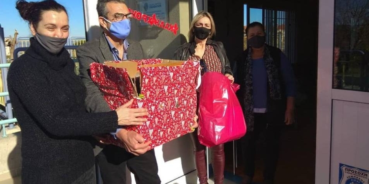 Δωρεά Γραφικής Ύλης, Αντισηπτικών και Μασκών από τον Δήμαρχο Θηβαίων στο Κέντρο ΑΜΕΑ Θήβας