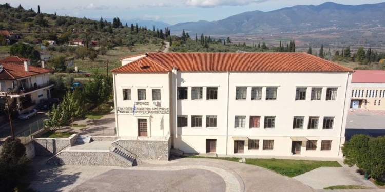 gymnasio amfiklias_iparnassos