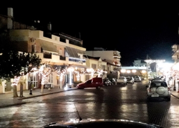 ΔΙΣΤΟΜΟ : Άναψαν τα Χριστουγεννιάτικα φώτα! (photos)