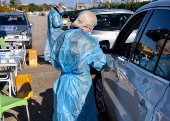 Δωρεάν drive-through covid tests στη Θήβα