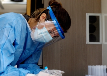 Rapid test για εκπαιδευτικούς στην Παραλία Διστόμου