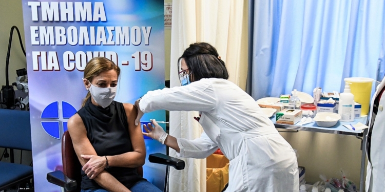 Αναβάλλονται οι εμβολιασμοί σε νοσοκομεία και κέντρα υγείας στη Στερεά;