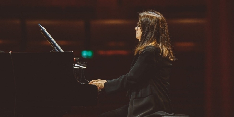 Ξανά online η συναυλία της εκ Φωκίδος ορμώμενης Ελενης Καραΐνδρου