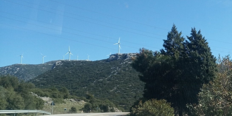 Τεράστια αιολικά πάρκα, ξεφυτρώνουν σε διάφορες περιοχές της Στερεάς.