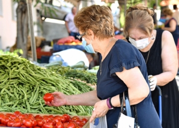 Πούλου: Οι μάνατζερς επελαύνουν και στις λαϊκές αγορές!