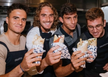 tsitsipas souvlaki_iparnassos