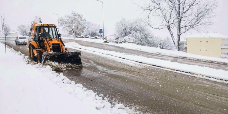Με αλυσίδες η κίνηση σε όλο το οδικό δίκτυο στη Βοιωτία
