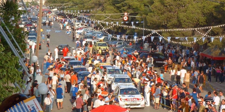 “Χειροκροτητές του τίποτα!”