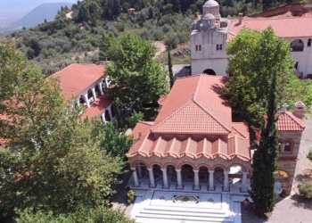 Από covid “έφυγε” ο Π. Δαμασκηνός στη μονή Οδηγήτριας στην Τιθορέα