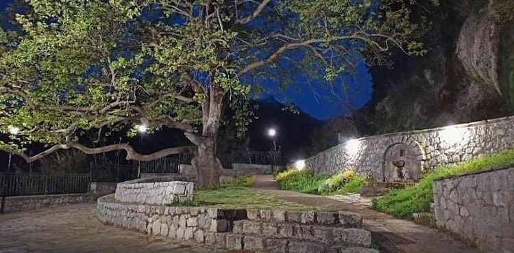 Ολοκληρώθηκε ο φωτισμός του “Πλατανάκου” στην Τιθορέα