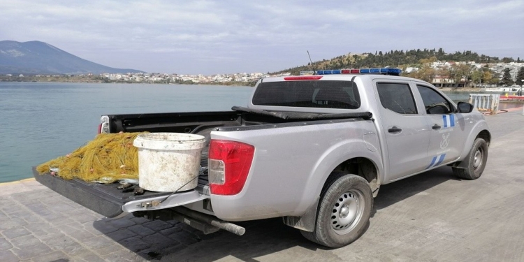 limeniko xhalkidas_iparnassos