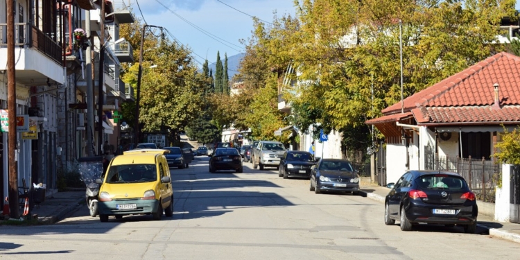 Απομακρύνουν τα άχρηστα ΙΧ στο Δήμο Αμφίκλειας-Ελάτειας