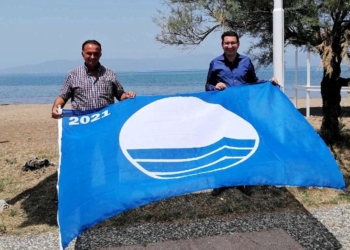 Κυματίζουν από σήμερα οι γαλάζιες σημαίες σε Αταλάντη, Λιβανάτες