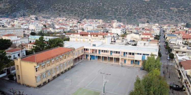 Πρόταση 550.000€ στο “Τρίτσης” για σχολεία από Δήμο Δελφών
