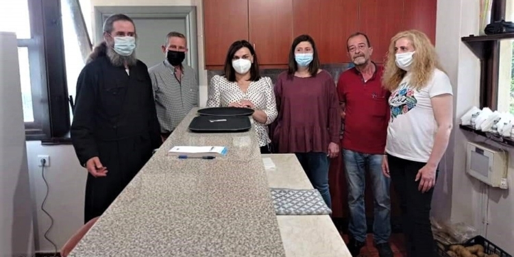 Άνοιξε στους Ξυλικούς το γραφικό και μοναδικό μαγαζί του χωριού