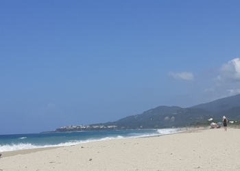 Σώοι και οι 18 επιβαίνοντες της θαλαμηγού που βυθίστηκε στη Μήλο