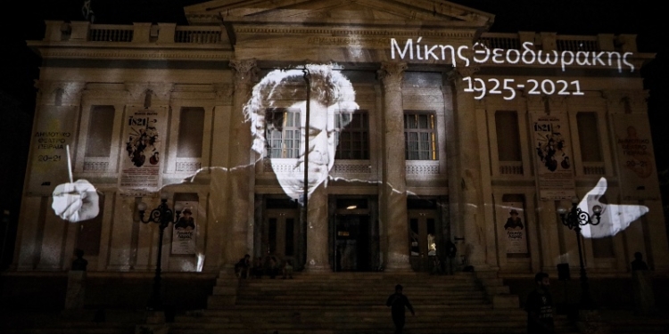 Η Τιθορέα αποχαιρετά το Μίκη Θεοδωράκη