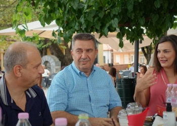 Ο κυβερνητικός εκπρόσωπος κ. Οικονόμου στο Παζάρι της Αμφίκλειας