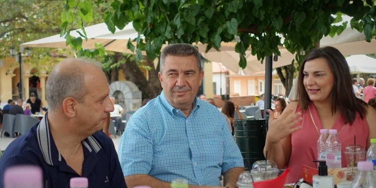 Ο κυβερνητικός εκπρόσωπος κ. Οικονόμου στο Παζάρι της Αμφίκλειας