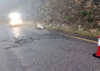 Και νέα πτώση βράχου στο δρόμο προς Λιβάδι Παρνασσού