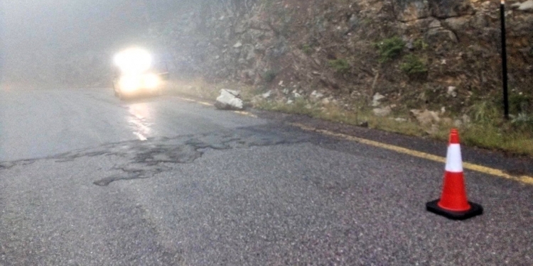 Και νέα πτώση βράχου στο δρόμο προς Λιβάδι Παρνασσού