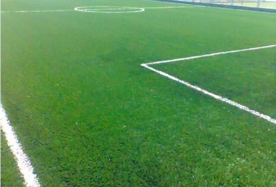 Συνθετικός χλοοτάπητας στα γήπεδα Καλυβίων και Καλαμακίου