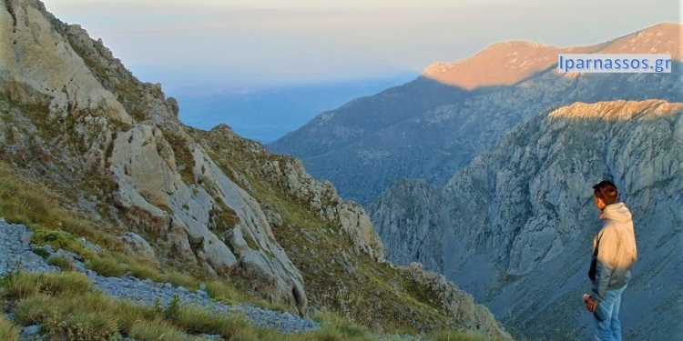 Όποιος δε λαχάνιασε ανεβαίνοντας στα μονοπάτια του βουνού.