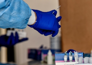 Δήμος πληρώνει μετά από διαγωνισμό το μοριακό τεστ με 27€!