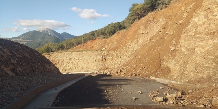 Στη Βουλή η κακοτεχνία στον περιφερειακό Τρικόρφου