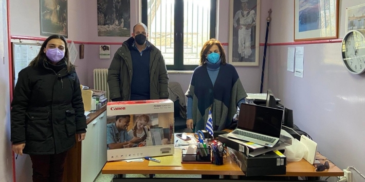 Δωρεά φορητών ηλεκτρονικών υπολογιστών για τα σχολεία της Δ.Ε. Παρνασσού