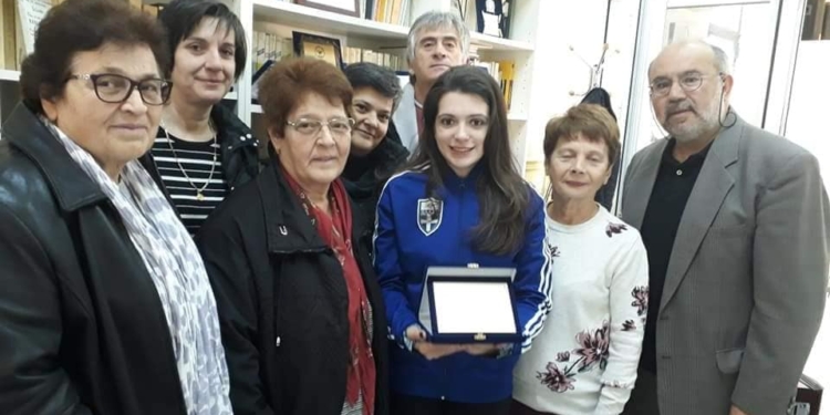 Πρωταθλήτρια Ελλάδας στο Καλλιτεχνικό Πατινάζ η Δήμητρα Κόρρη ( καταγόμενη από το Δίστομο)