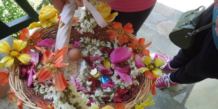 Το Δημοτικό Σχολείο Αμφίκλειας τραγουδά τα κάλαντα του Λαζάρου