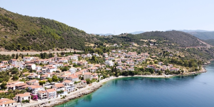 Καθαρισμός έλους στη θέση “Παραθάλασσο” Μοναστηρακίου