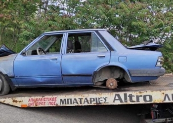 Απομακρύνουν τα εγκαταλελειμμένα οχήματα στο Δήμο Αμφίκλειας-Ελάτειας