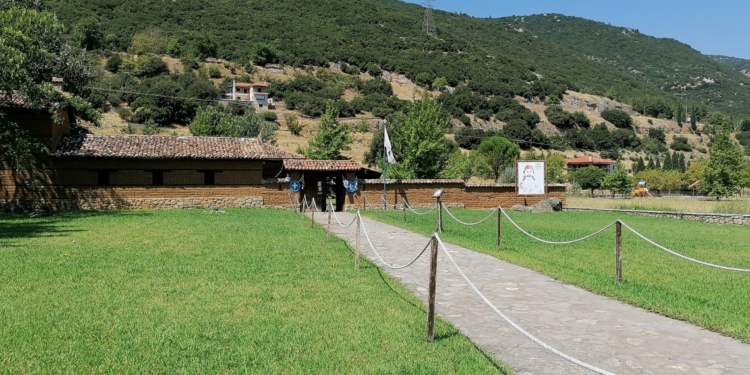 “Ιστορική ασέβεια για το Χάνι της Γραβιάς”!