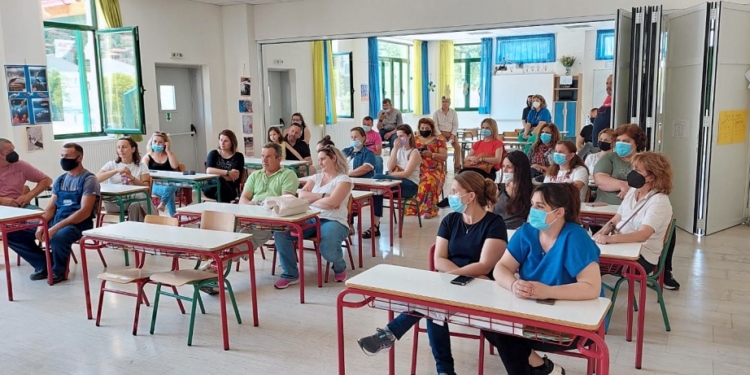 Με επιτυχία στη Γραβιά η ομιλία “Καλές πρακτικές διαχείρισης ειδικών καταστάσεων που αφορούν παιδιά” 