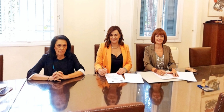 Εγκαινιάζει συνεργασία με το Πάντειο!