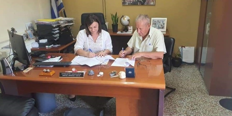 Υπογραφή σύμβασης για την αντικατάσταση του δικτύου ύδρευσης κ. Τιθορέας