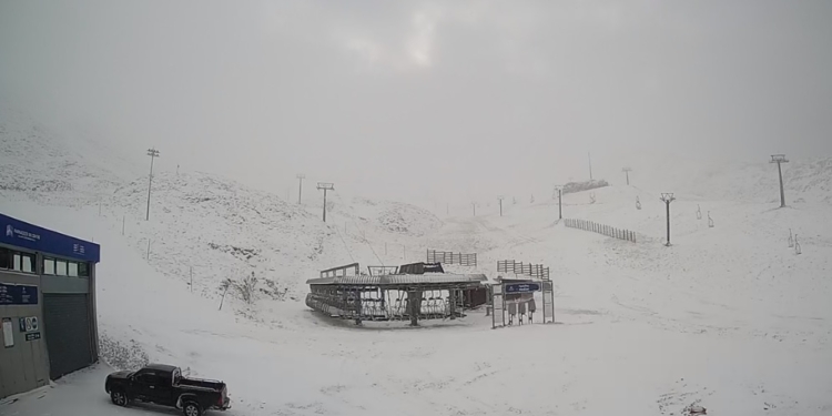 Χιονίζει στον Παρνασσό σήμερα