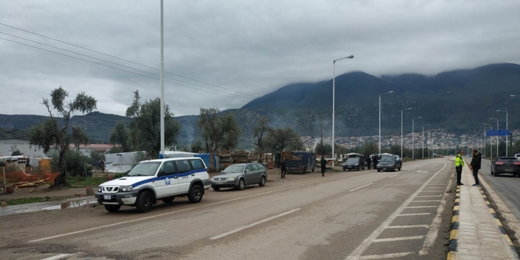 Αστυνομική επιχείρηση σήμερα στους 2 καταυλισμούς στην Άμφισσα (ΦΩΤΟ)