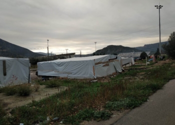 Αστυνομική επιχείρηση σήμερα στους 2 καταυλισμούς στην Άμφισσα (ΦΩΤΟ)