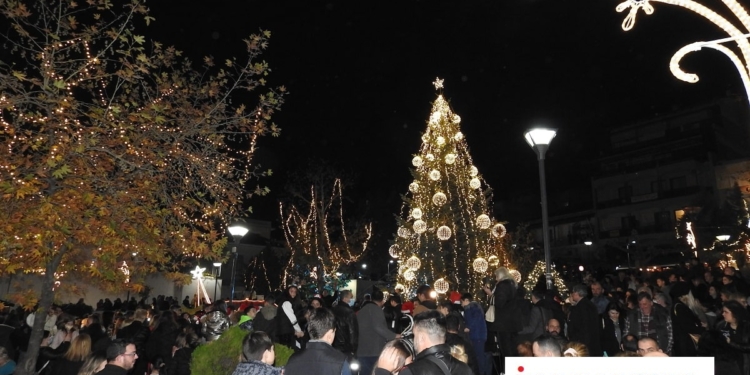Η φωταγώγηση του Χριστουγεννιάτικου δέντρου Λιβαδειάς 2022 (Video & Φώτο) 