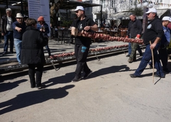 Αποκριές με κοντοσούβλι γίγας στην Αμφίκλεια