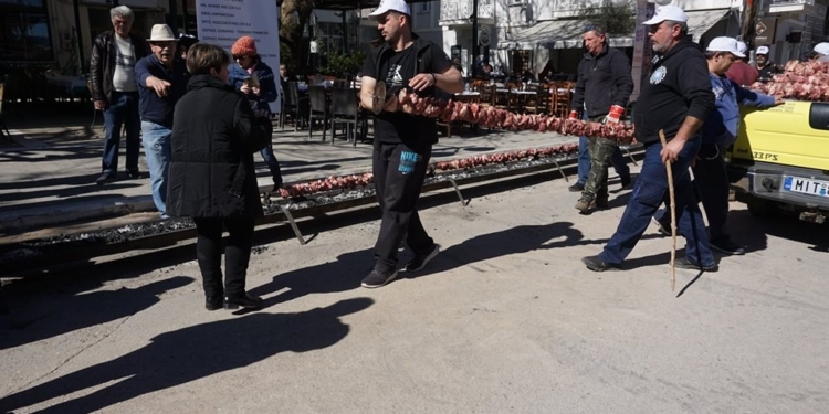 Αποκριές με κοντοσούβλι γίγας στην Αμφίκλεια