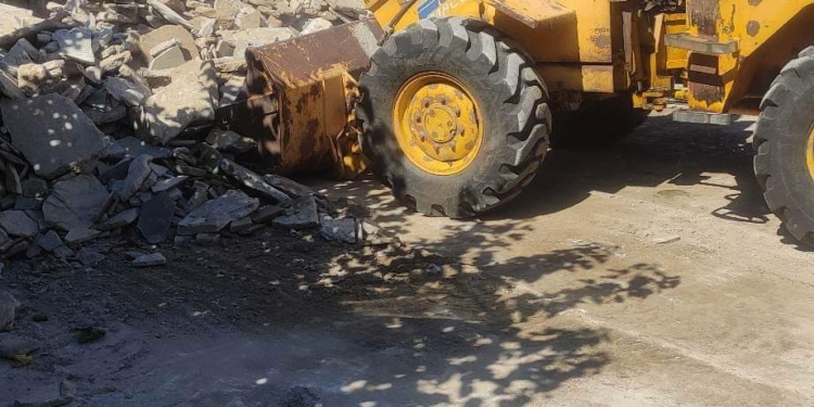 Η ανακατασκευή της αυλής του Ιερού Ναού Κοιμήσεως της Θεοτόκου στο Τιθρώνιο.