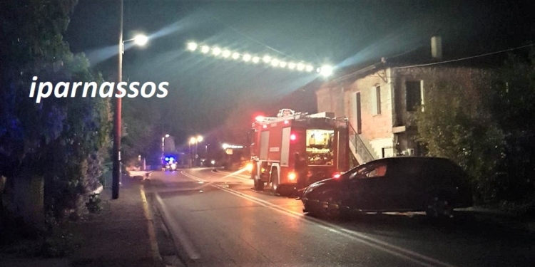 Αυτοκίνητο έπεσε σε μάντρα, στην Αγ. Παρασκευή του Δ. Αμφίκλειας Ελάτειας