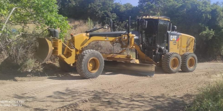 Αμμοχαλικόστρωση αγροτικής οδού στο Ζέλι